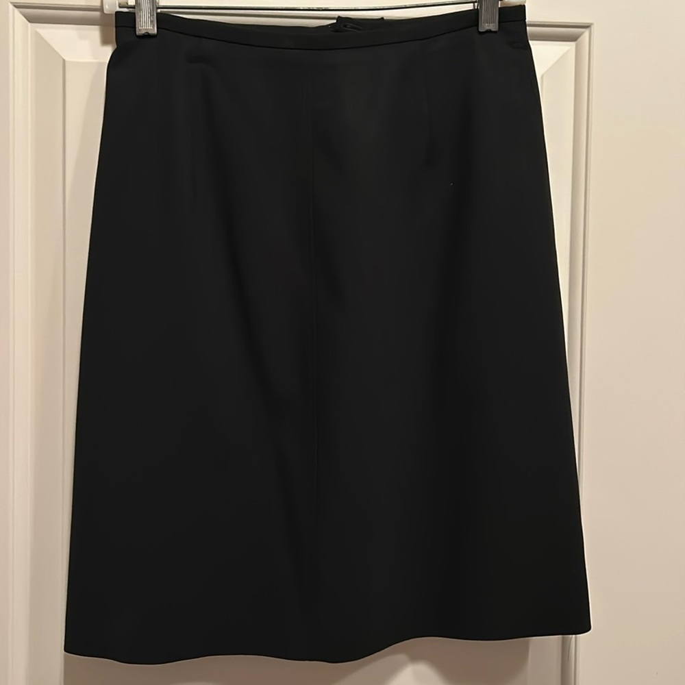 Ladies size 6P black skirt.